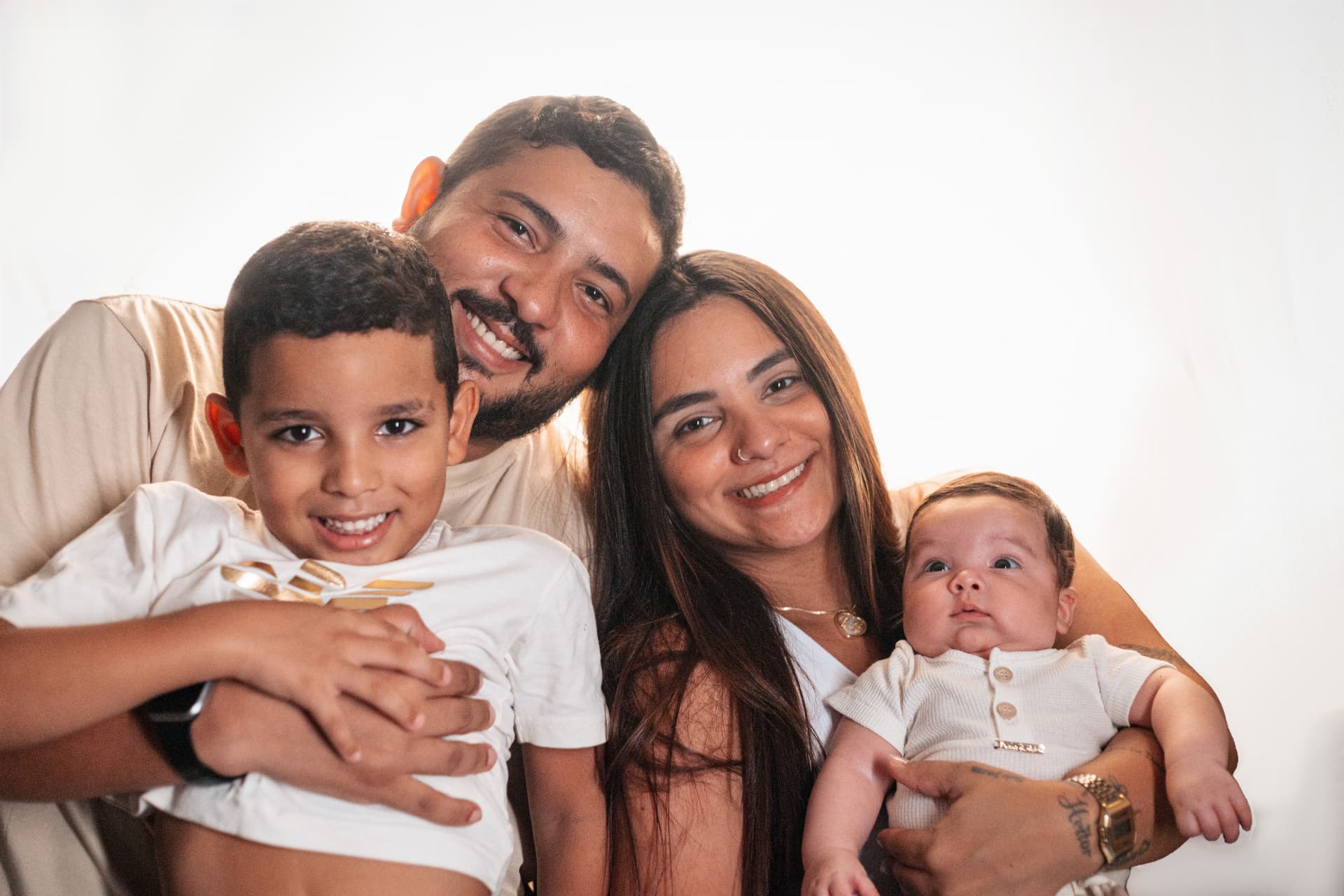 Família reunida em um ambiente de afeto e acolhimento